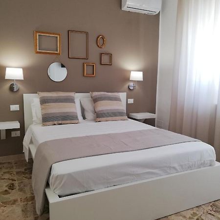 מלון Ostuni Crispi House מראה חיצוני תמונה