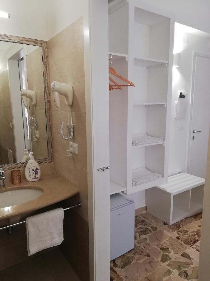 מלון Ostuni Crispi House מראה חיצוני תמונה