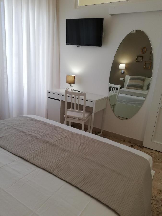 מלון Ostuni Crispi House מראה חיצוני תמונה